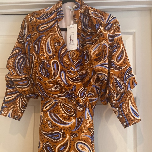 Tyler Boe - Jules silk wrap dress. Size Medium.elbow length. - Picture 5 of 7